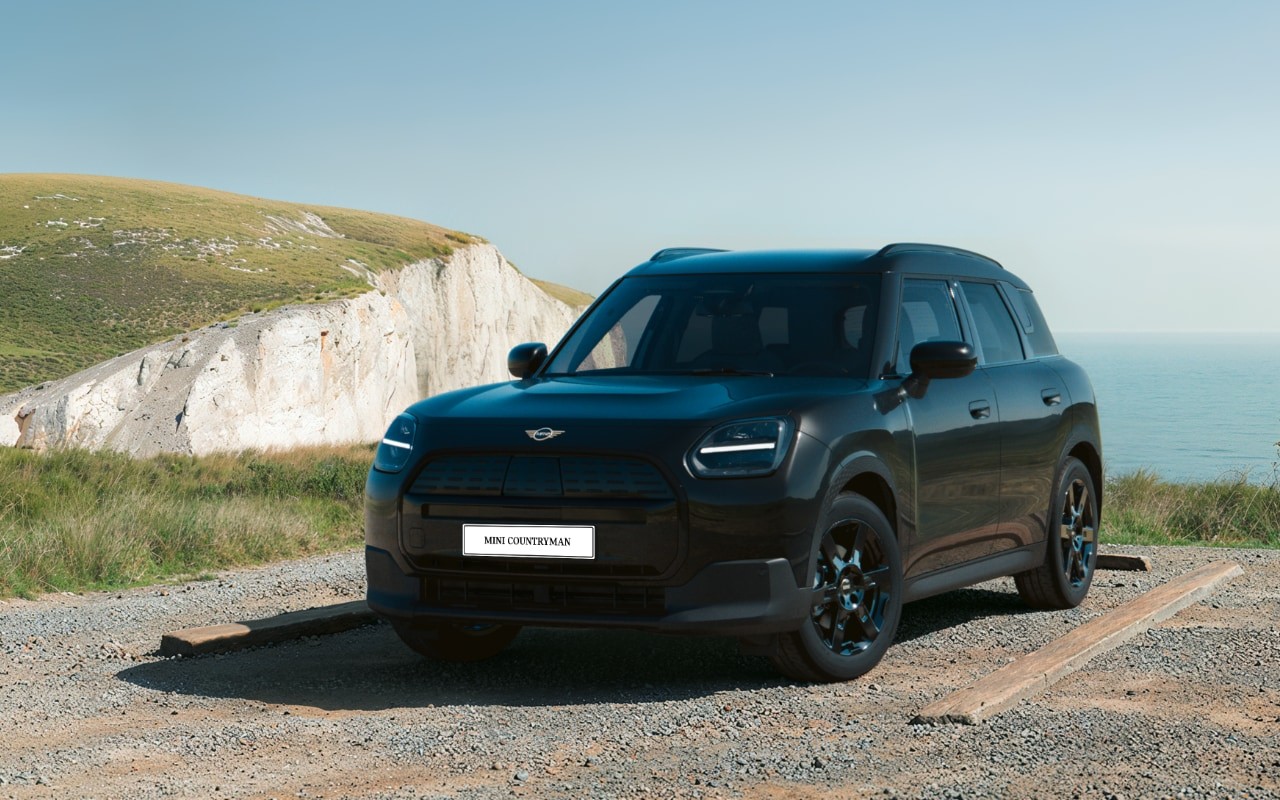 „MINI Countryman C Blackyard“  Pasiūlymo kaina 32 990 Eur.